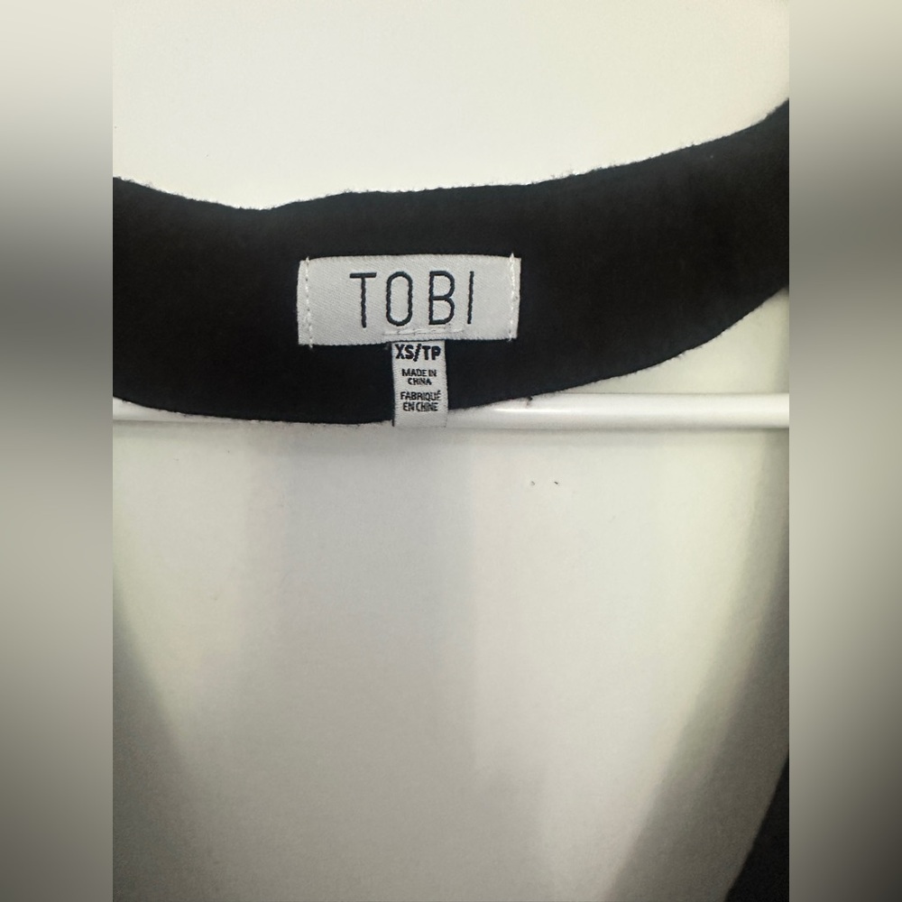 Tobi Black Asymmetrical V-Neck Sundress with pockets - Picture 4 of 4